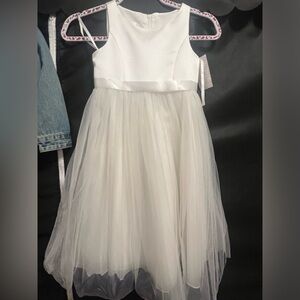Flower girl dress size 5/6 brand new never worn